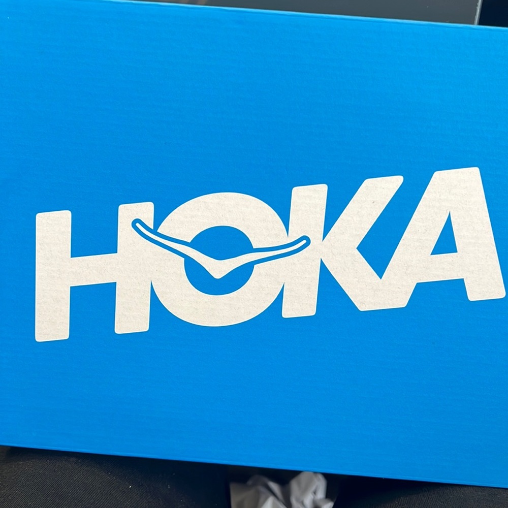 NIB HOKA SNEAKERS!!!